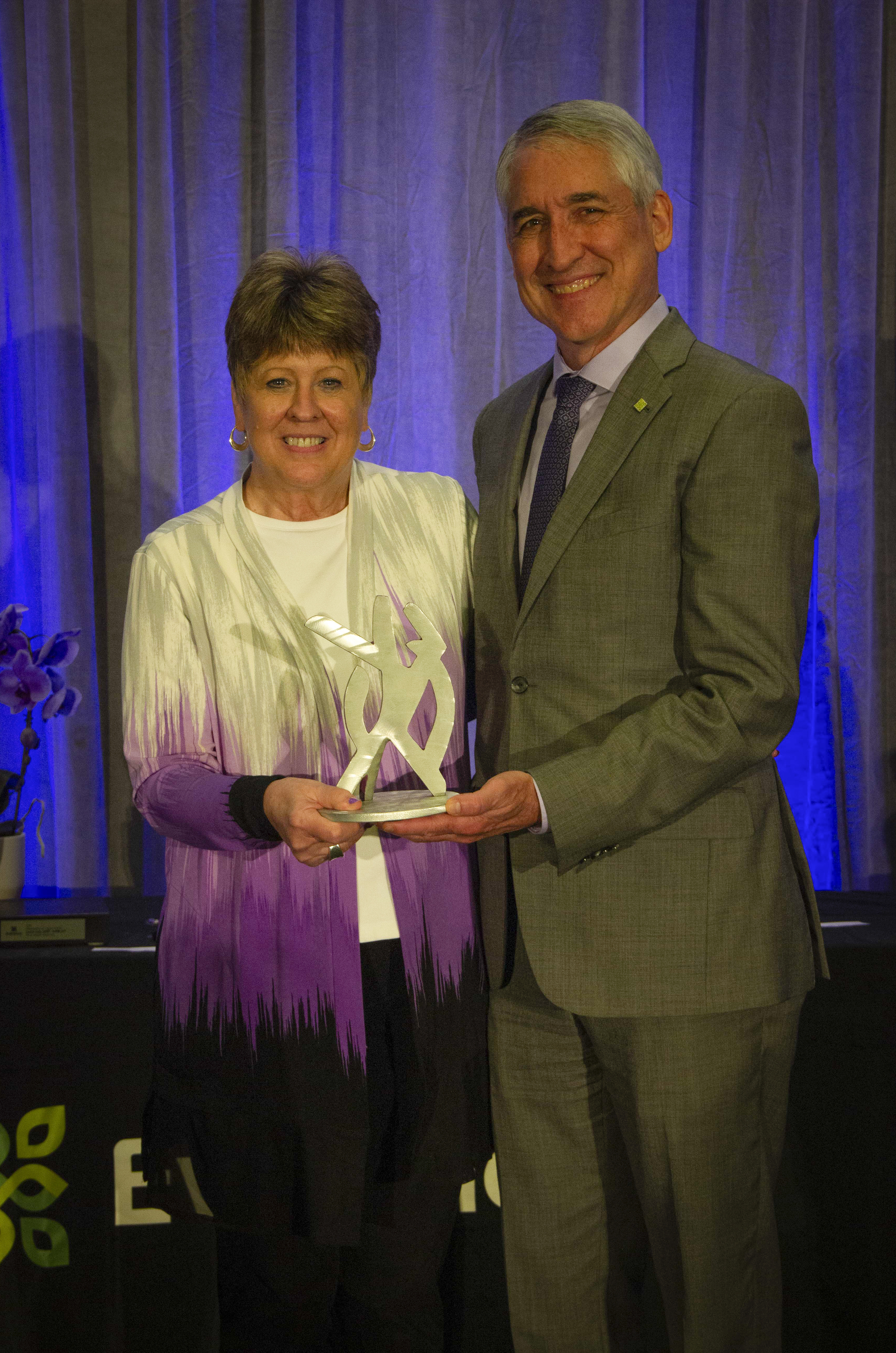 Ken Hochstetler, Everence President and CEO (right), presents Eunice Culp, Vice President of Human Resources with the Stewardship of Culture Award (April 2022).