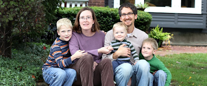 Siemens Rhodes family of five in a family photo