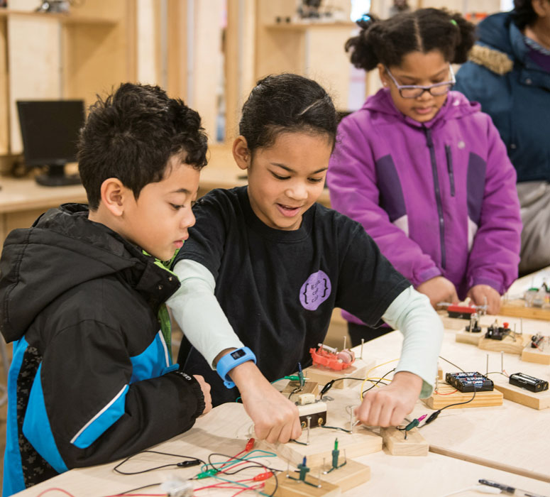 Kids working at RAWtools.