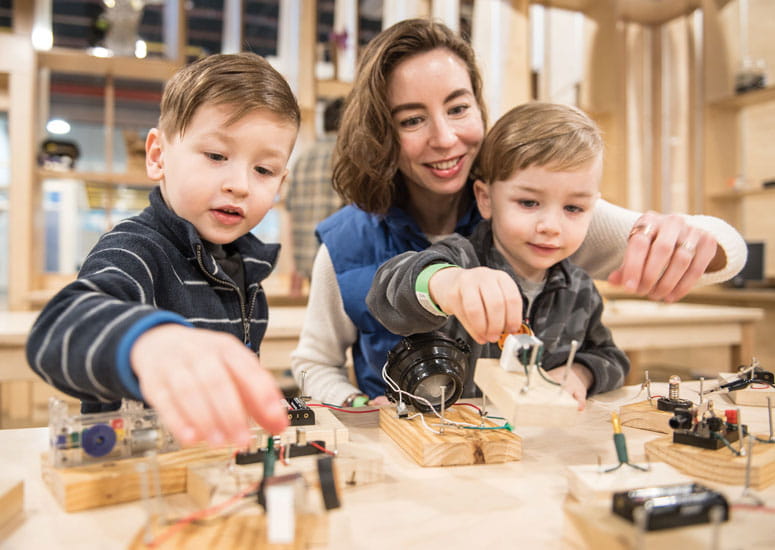 Family working together at RAWtools.