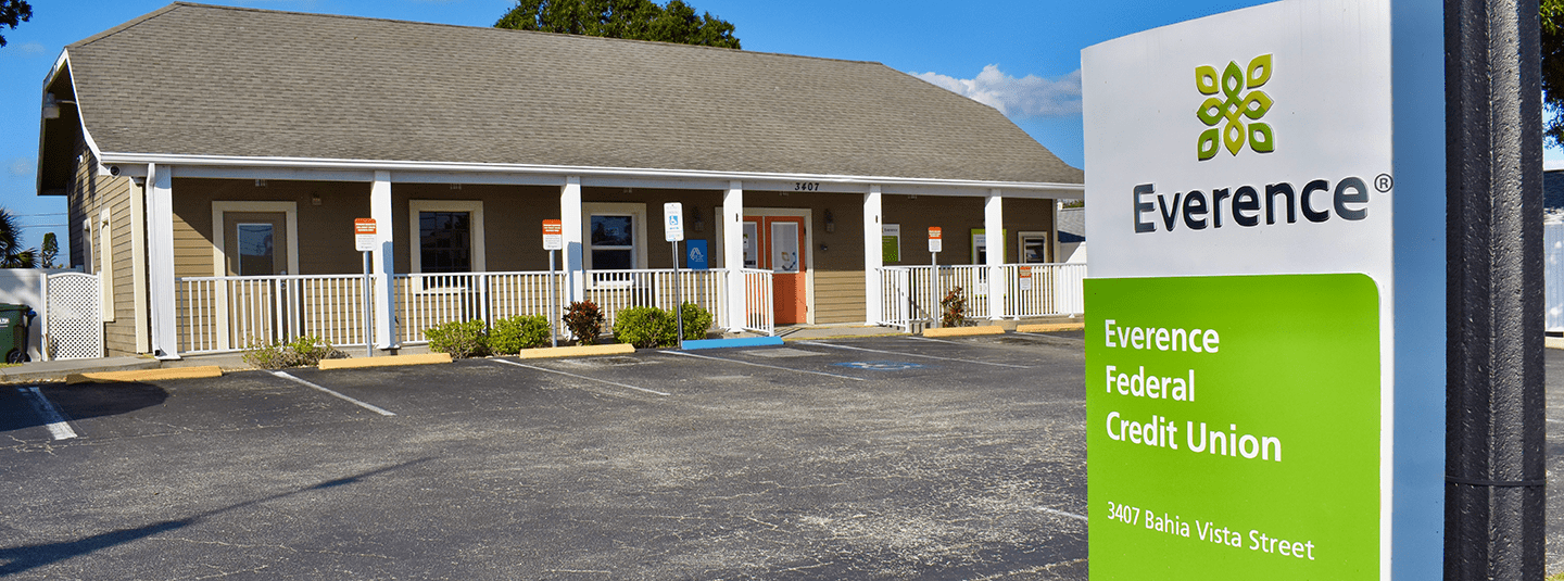 Image: External shot of the Sarasota Bahia Vist Everence Federal Credit Union